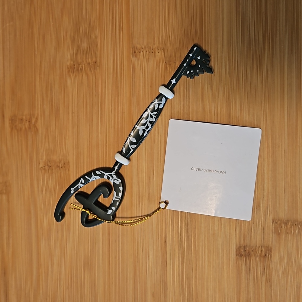 NWT Retired Disney Store Opening Ceremony Replica Store Key
